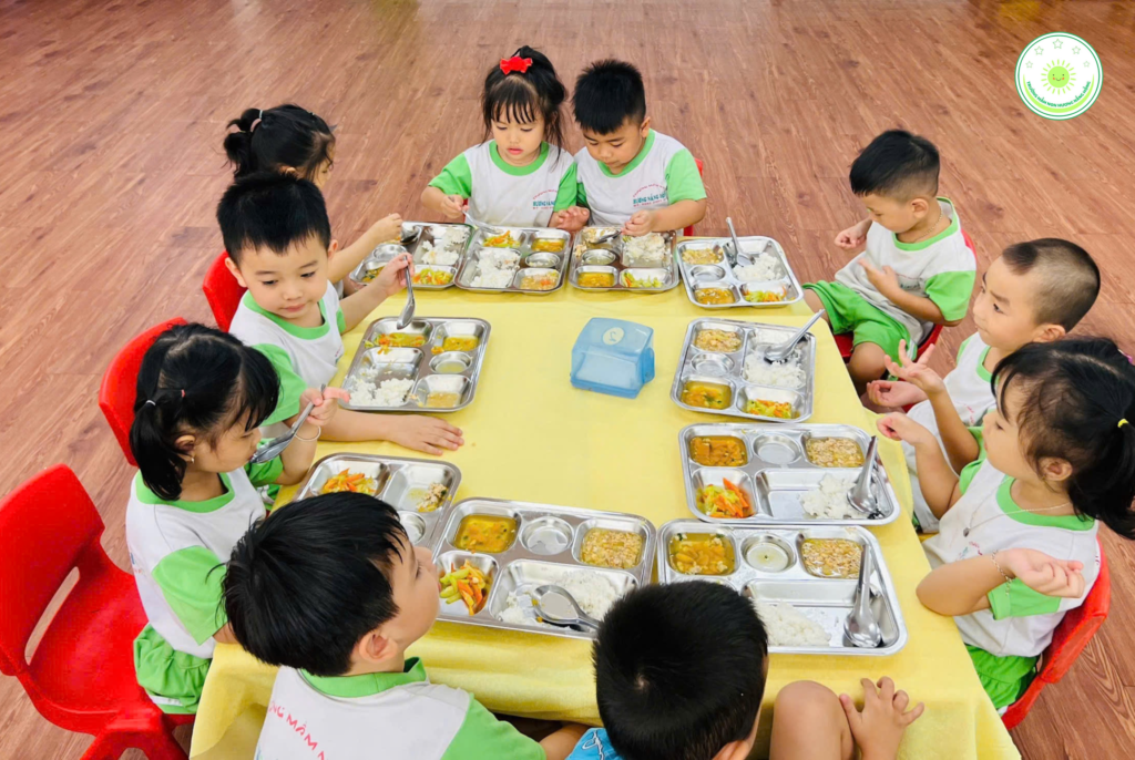 Thực đơn đa dạng, thay đổi liên tục