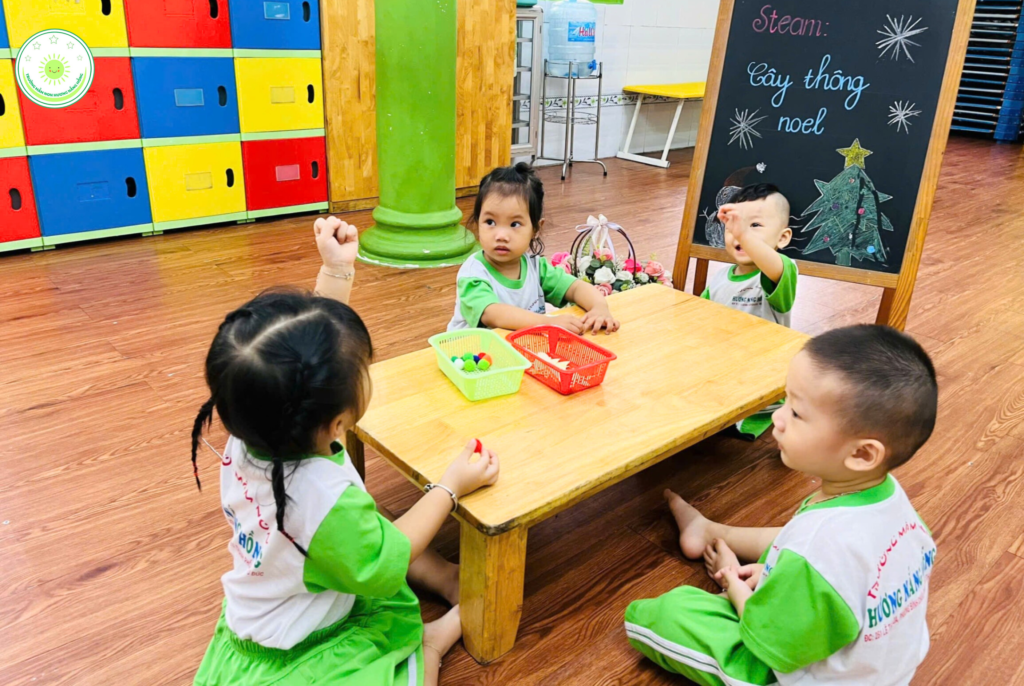 Giờ học STEAM: Cây thông Noel