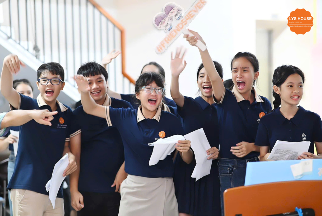 Cô Ly Tiếng Anh Cambridge - Khu Đô Thị Vạn Phúc