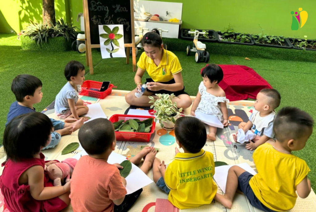 Giờ học làm bông hoa từ lá cây