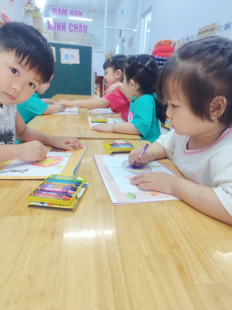 Giờ học tô màu