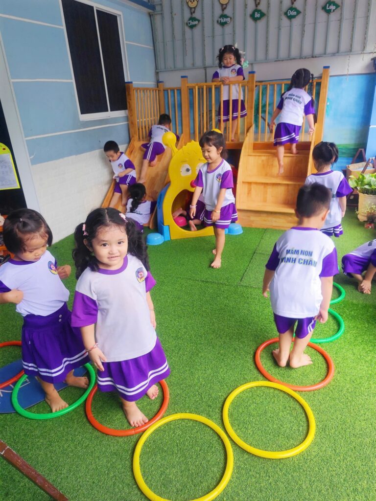 Các con được vui chơi vận động thoả thích