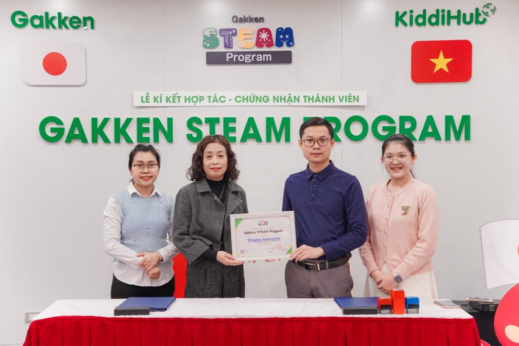 Lễ ký kết hợp tác với Gakken Steam Program