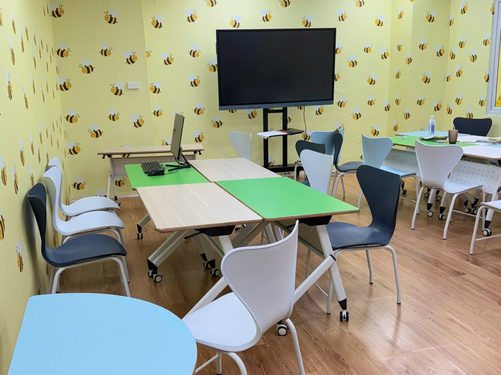 Trung tâm Ngoại ngữ COLORBEE ENGLISH - Hoàng Quốc Việt