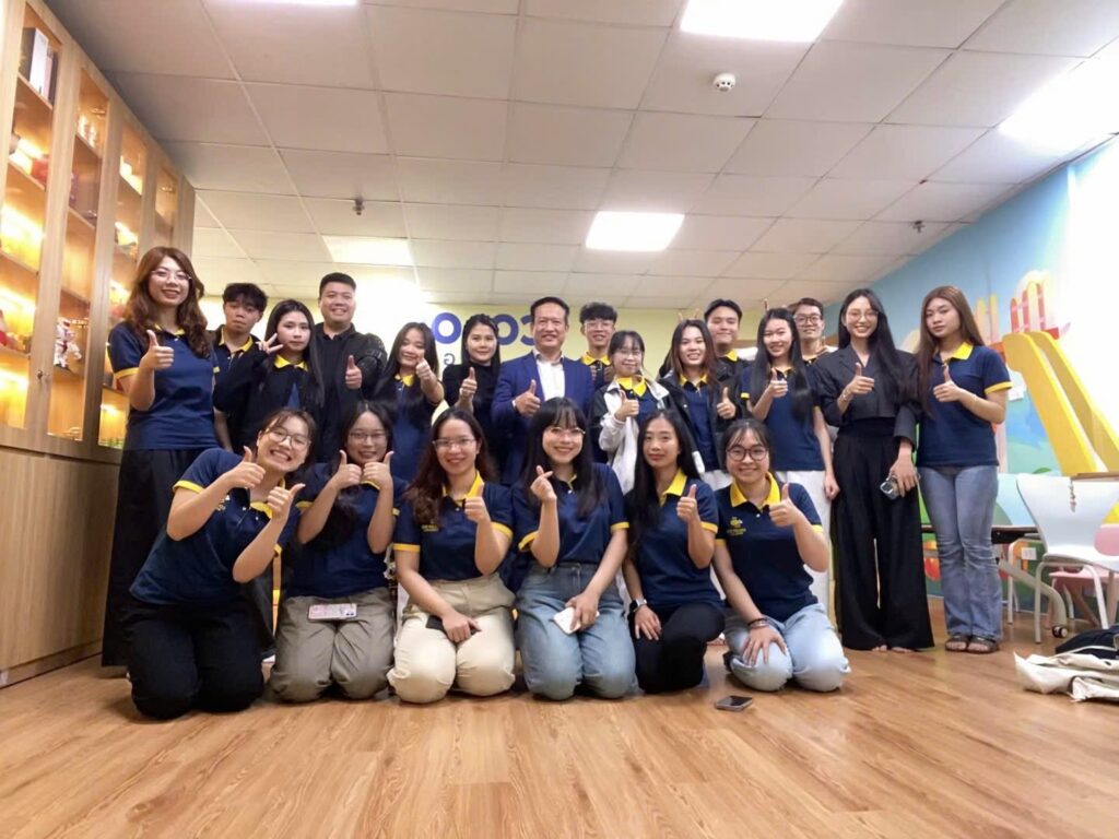 Trung tâm Ngoại ngữ COLORBEE ENGLISH - Hoàng Quốc Việt