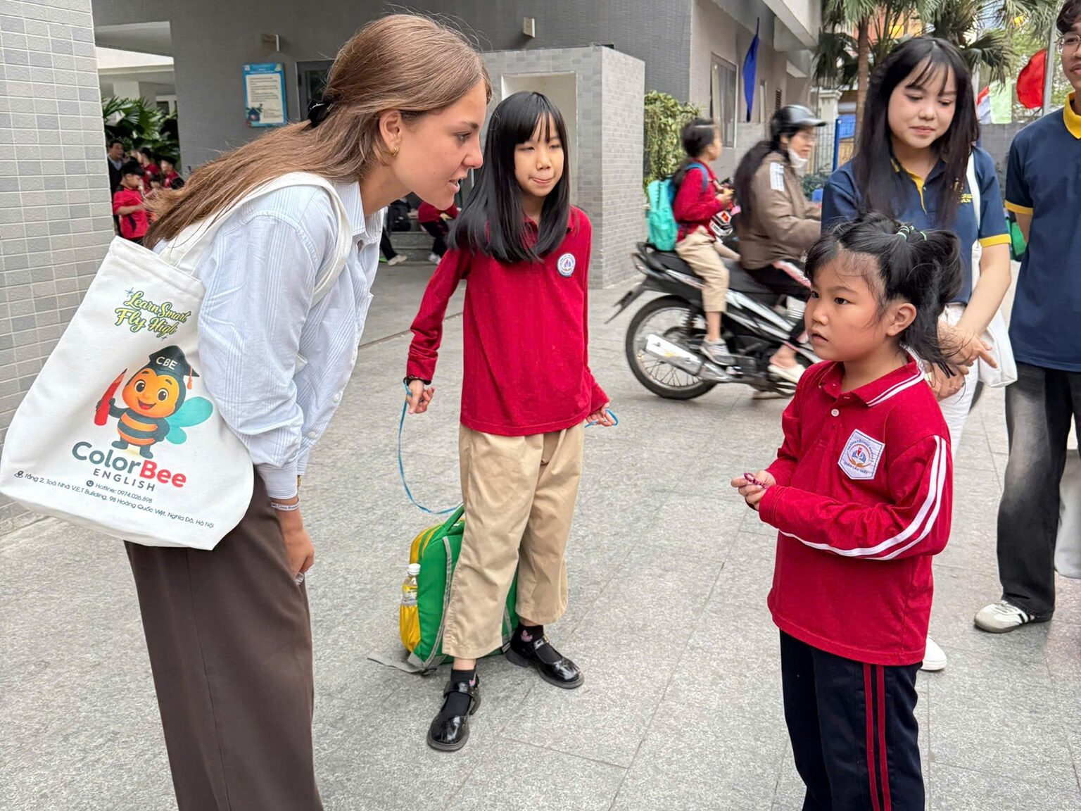 Trung tâm Ngoại ngữ COLORBEE ENGLISH - Hoàng Quốc Việt